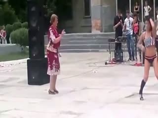 Granny VS Stripper funky dance
